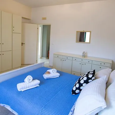 Christos - Center W/ Royal Garden View Apartment