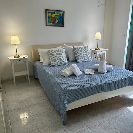 Christos - Center W/ Royal Garden View Apartment