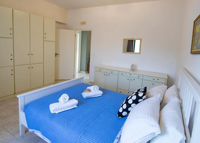 Christos - Center W/ Royal Garden View Apartament