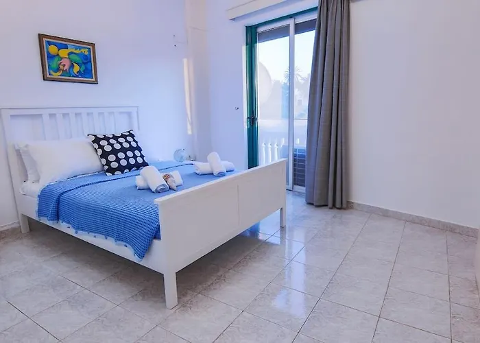 Apartament Christos - Center W/ Royal Garden View