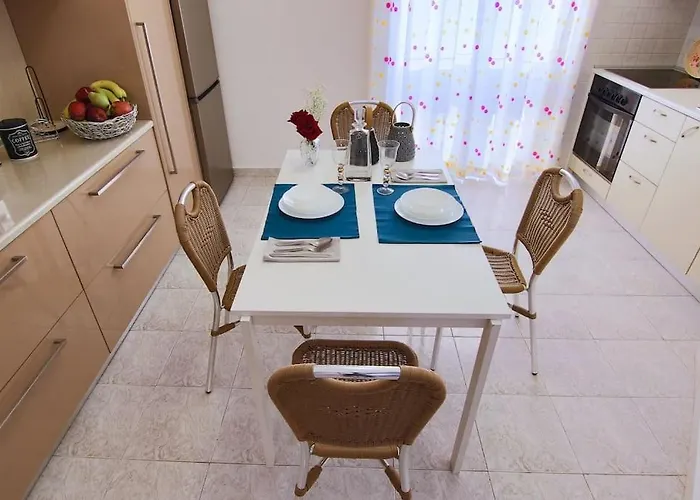 Apartament Christos - Center W/ Royal Garden View *