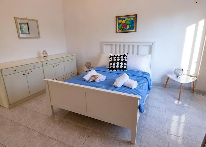 Apartament Christos - Center W/ Royal Garden View