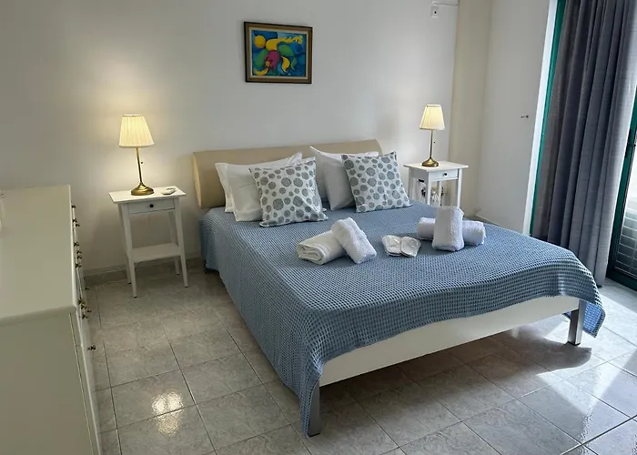 Christos - Center W/ Royal Garden View Apartament