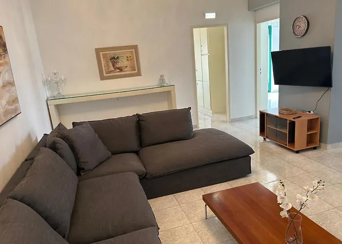 Apartament Christos - Center W/ Royal Garden View